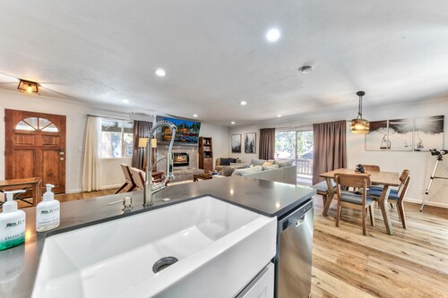 Bear Cub Cabin - 3BR/2BA New Remodel, Pets, AC