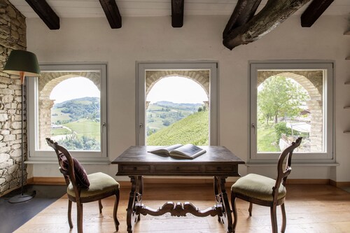 Villa Langhe - Three Bedroom Villa, Sleeps 7