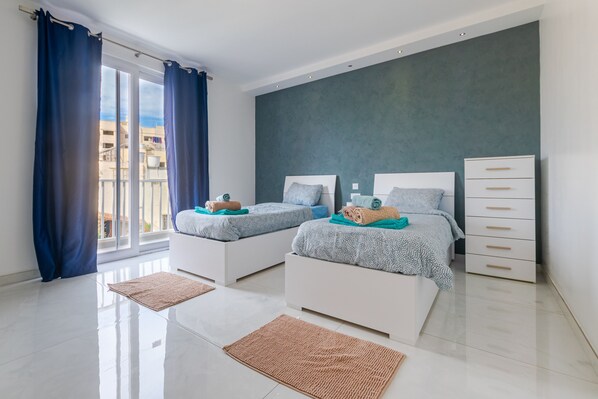 3 bedrooms, iron/ironing board, WiFi, bed sheets