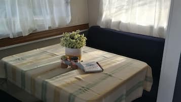 Mobile Home, 1 Bedroom, Kitchenette | In-room dining
