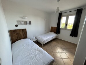 3 chambres, fer et planche à repasser, lit parapluie, Wi-Fi gratuit