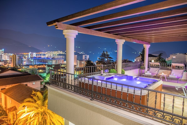 Panoramic Penthouse | Beach/ocean view