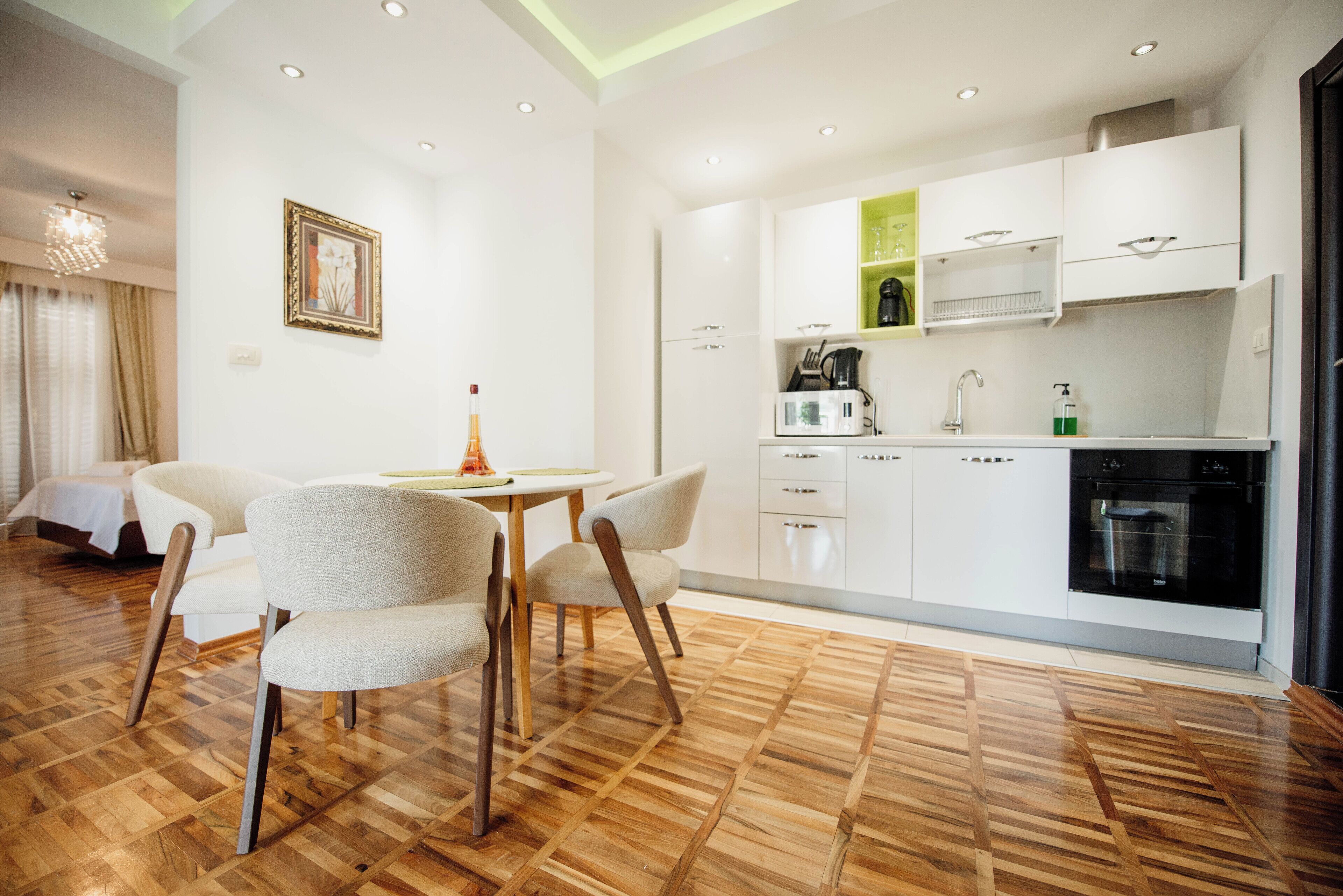 Studio, quang cảnh biển | Bàn, khu vực làm việc phù hợp cho laptop, màn/rèm cản sáng 