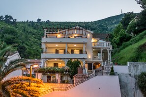 Fachada da propriedade