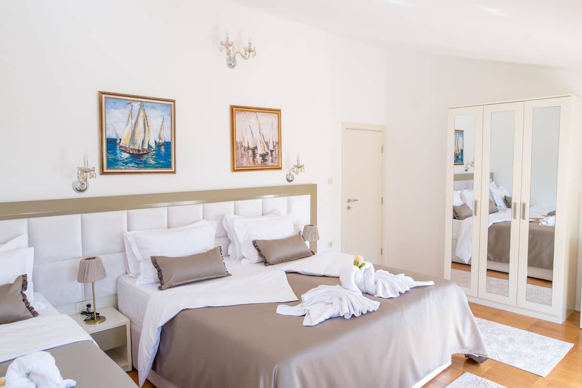 Panoramic Penthouse | 2 bilik tidur, meja, langsir/tirai gelap terus, kalis bunyi