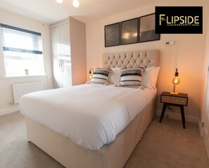 3 chambres, fer et planche à repasser, Wi-Fi, draps fournis