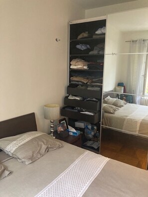 1 soverom, skrivebord, strykejern/-brett og wi-fi