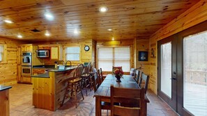 Dining - Lookout Lodge | Unique Cabin with Tower Near Beavers Bend State Park (Broken Bow)