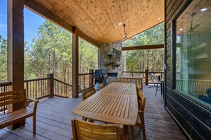 Outdoor dining - 54BD/3BTH Serenity Skyline Sleeps 14, Hot Tub and more! (Broken Bow)