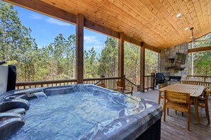 Outdoor dining - 54BD/3BTH Serenity Skyline Sleeps 14, Hot Tub and more! (Broken Bow)