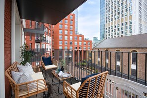 2 bedrooms, iron/ironing board, free WiFi - Luxury 2Bed Prime Location (London)
