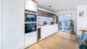 2 bedrooms, iron/ironing board, WiFi (free) - Luxury 2Bed Prime Location (London)