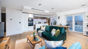 2 bedrooms, iron/ironing board, WiFi (free) - Luxury 2Bed Prime Location (London)