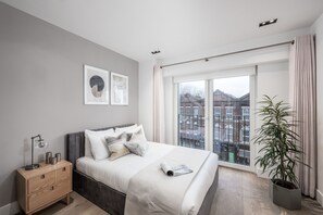 Deluxe Apartment | 2 bedrooms, iron/ironing board, free WiFi - Luxury 2Bed Prime Location (London)