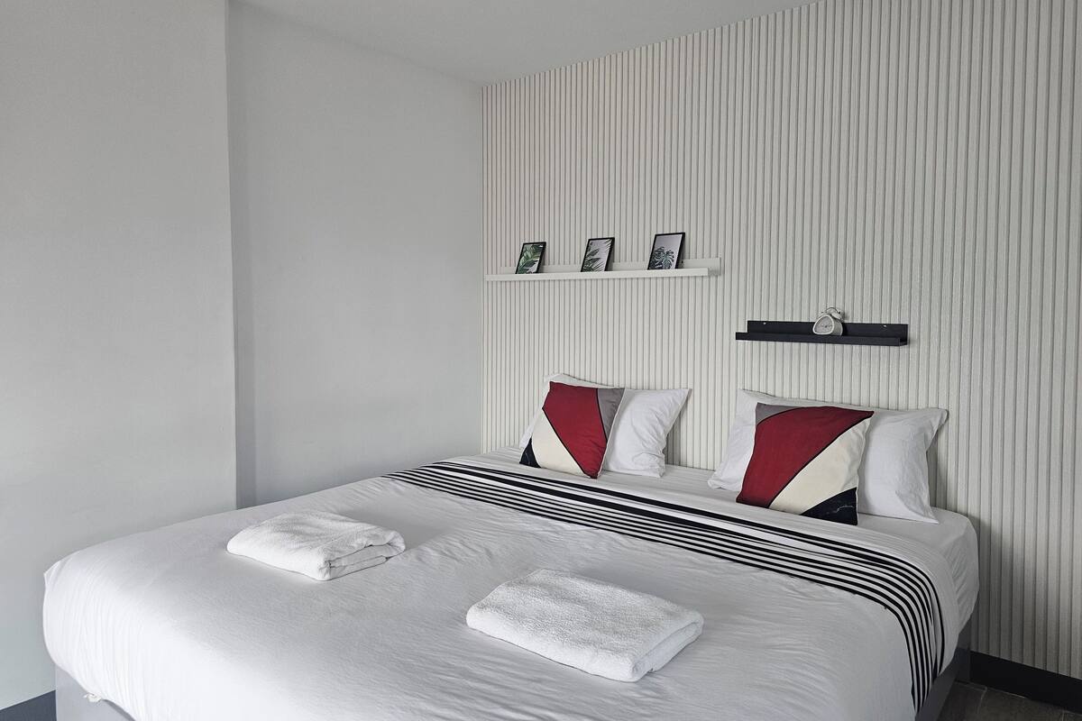 Exclusive Room, 1 Bedroom, Private Bathroom, City View | Desk, laptop workspace, WiFi (free), bed sheets