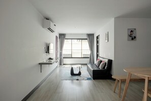 Exclusive Room, 1 Bedroom, Private Bathroom, City View | Living area | 24-inch Smart TV with digital channels - Area Place Hotel (Bangkok)