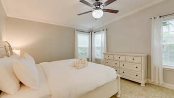 3 habitaciones, escritorio, tabla de planchar con plancha y wifi