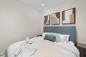 3 bedrooms, desk, iron/ironing board, WiFi