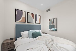 3 bedrooms, desk, iron/ironing board, WiFi