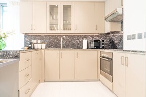 Fridge, microwave, oven, stovetop