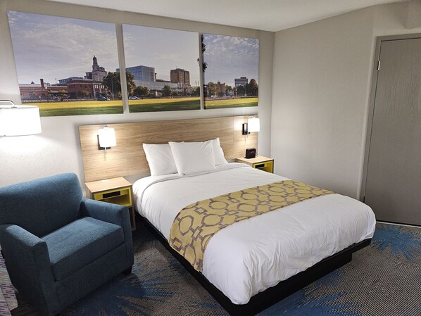 43-inch LED TV with cable channels, Netflix, streaming services - Days Inn By Wyndham Davenport (Davenport)