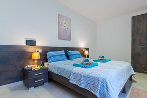 3 chambres, fer et planche à repasser, Wi-Fi, draps fournis