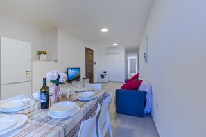 Dining - Brand New Modern Bright 3 Bedroom 2 Bathroom Apartment C12 (San Pawl il-Bahar)