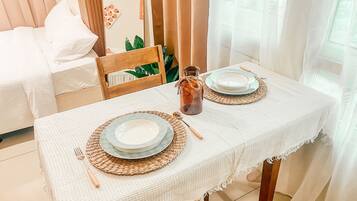 1 bedroom, WiFi, bed sheets