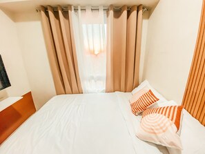 1 bedroom, WiFi, bed sheets - Cozy 1-bedroom condo in Makati with Pool, Gym, Sauna, WiFi, AC, and Netflix (Makati)