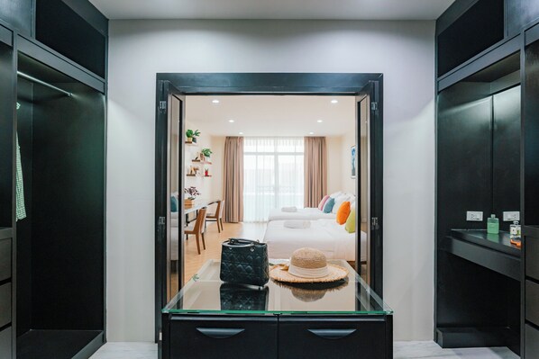 4 bedrooms, iron/ironing board, WiFi, bed sheets - ELEGANCE - 6Beds, CITY CENTER, Phrom Phong BTS, Emquartier, Terminal 21 (Watthana)