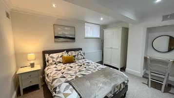 Business Apartment | 1 bedroom, Egyptian cotton sheets, premium bedding, iron/ironing board