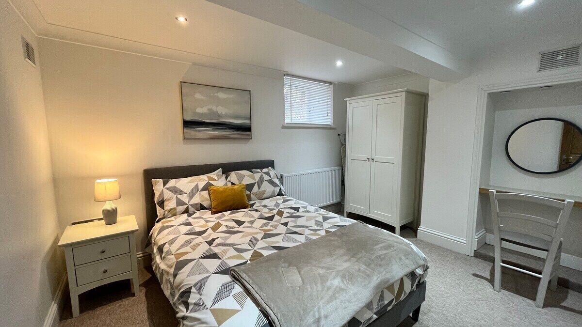 Business Apartment | 1 bedroom, Egyptian cotton sheets, premium bedding, iron/ironing board