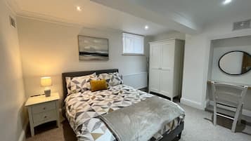 Business Apartment | 1 bedroom, Egyptian cotton sheets, premium bedding, iron/ironing board