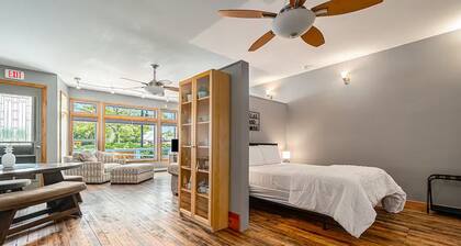 4 Minutes to Lake Michigan - FREE Kayak & Bike Rental