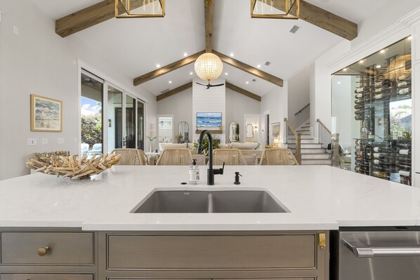 المنشأة من الداخل