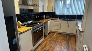 House | Private kitchen | Fridge, microwave, oven, stovetop