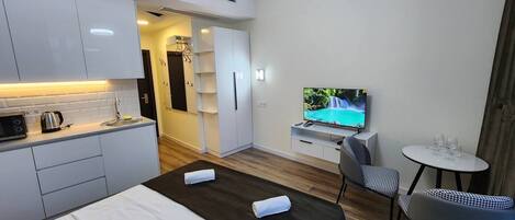 1 غرفة نوم ومكواة/لوح كي وواي فاي وملاءات أسرّة