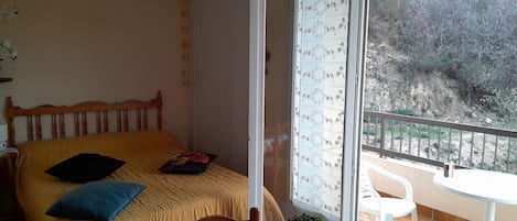 1 slaapkamer, een strijkplank/strijkijzer, gratis wifi