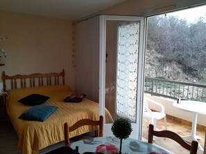 1 bedroom, iron/ironing board, free WiFi - Studio 27 m² et 6 m² de Terrasse à 5 Minutes des Thermes (Amélie-les-Bains-Palalda)