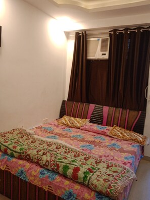 2 bedrooms, internet, bed sheets, wheelchair access