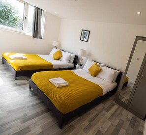 Apartment | 3 bedrooms, iron/ironing board, free WiFi, bed sheets - 3bed Apt -city-8guests-freeparking-fastwifi (London)