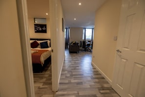 Apartment | 3 bedrooms, iron/ironing board, free WiFi, bed sheets - 3bed Apt -city-8guests-freeparking-fastwifi (London)