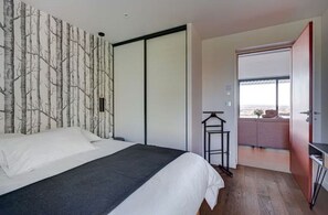 5 soverom, skrivebord, strykejern/-brett og wi-fi (inkludert)