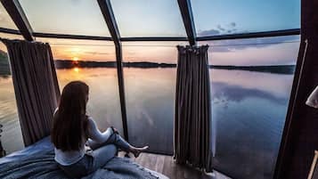 Room, 1 Bedroom, Smoking, Lake View | 1 bedroom