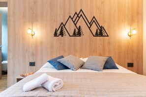 Habitación empresarial - 1 cama matrimonial o 2 individuales, vista al patio | Sábanas italianas Frette, ropa de cama de alta calidad y edredón 