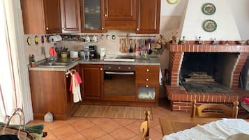 Fridge, oven, coffee/tea maker, cookware/dishes/utensils
