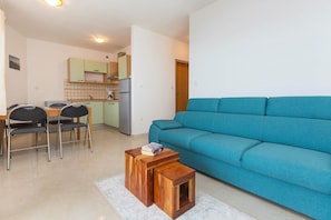 TV - Apartment ANETTE with sea view, Groundfloor, 300m from the the beach (Ravni)