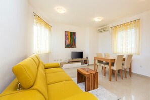 TV - Apartment ANETTE with sea view, Groundfloor, 300m from the the beach (Ravni)