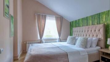 6 bedrooms, iron/ironing board, WiFi, bed sheets