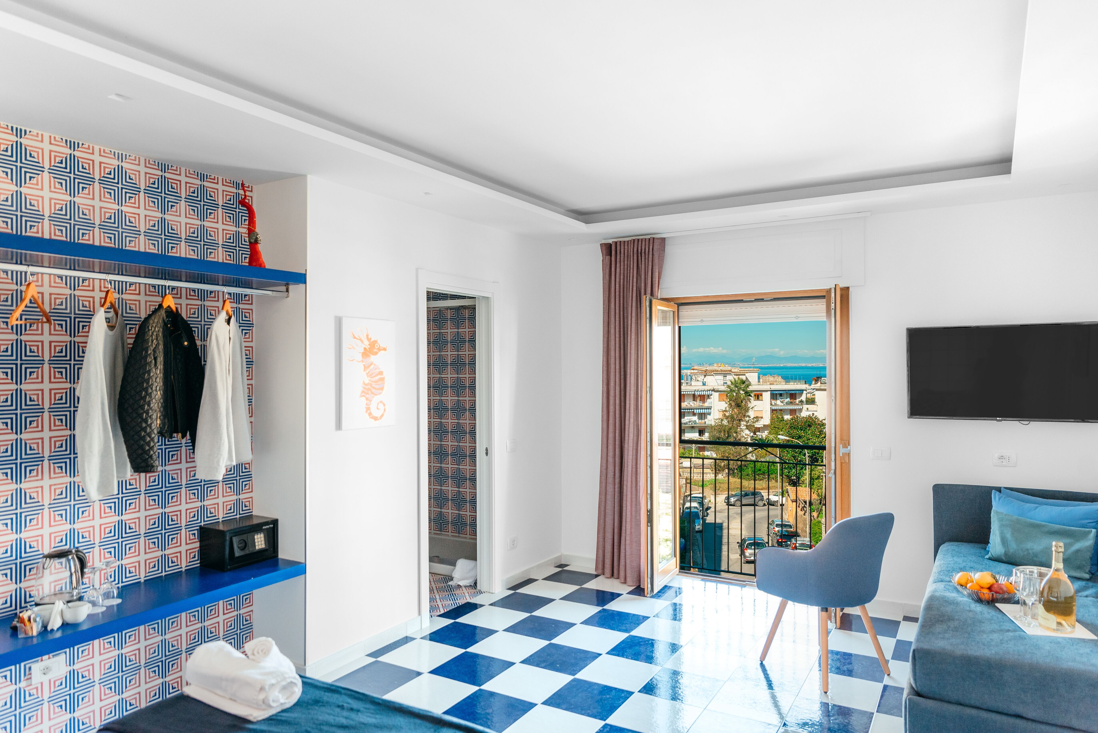 Exclusive Room | Premium bedding, down duvets, pillow-top beds, in-room safe